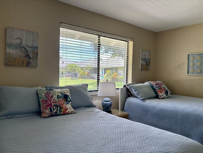 Building Photo - 216 Club Dr