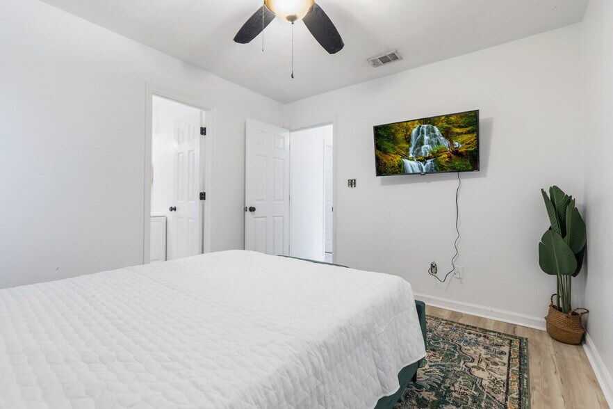 Building Photo - 1335 Nylic St