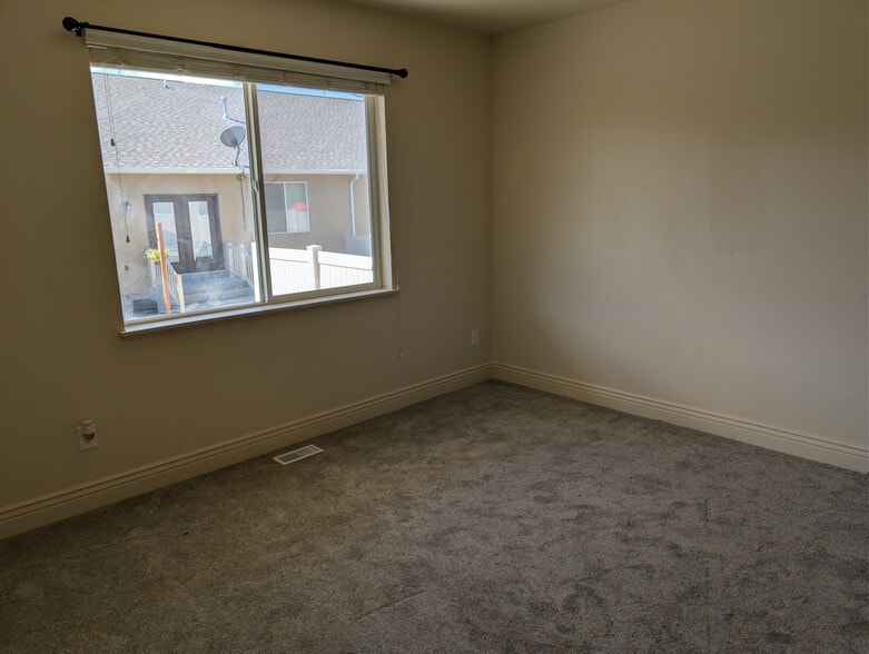 Building Photo - 140 E 620 S