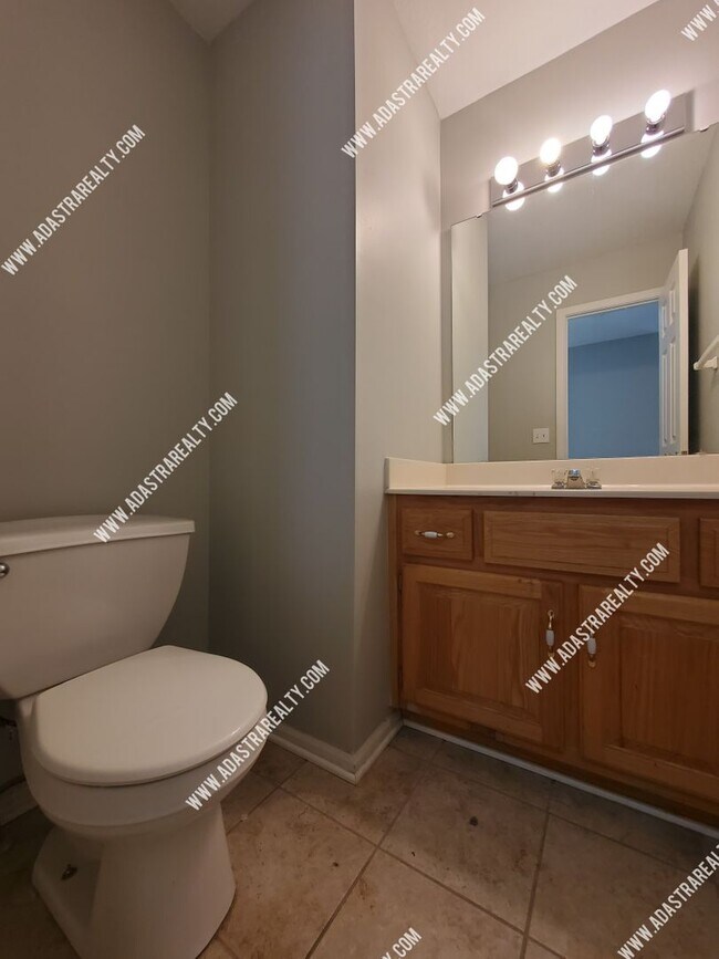 Building Photo - Beautiful and Spacious Louisburg Townhome-Available in JUNE!!