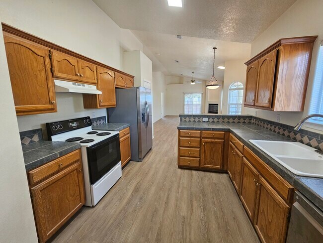 Building Photo - 8543 Murrelet Dr NE