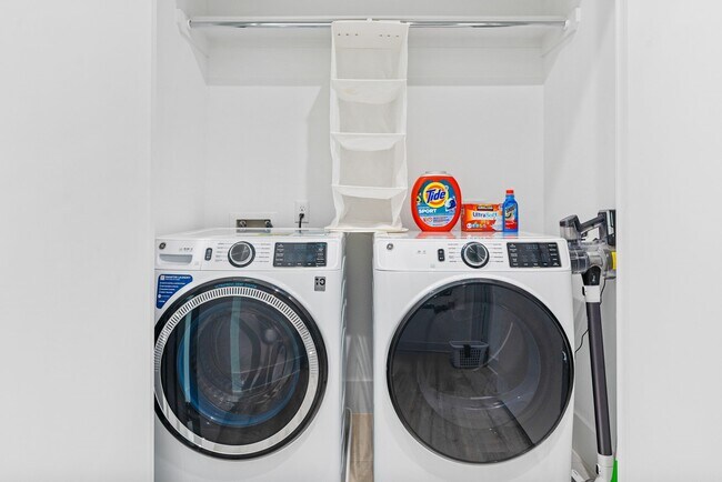 Building Photo - 3410 Baer St