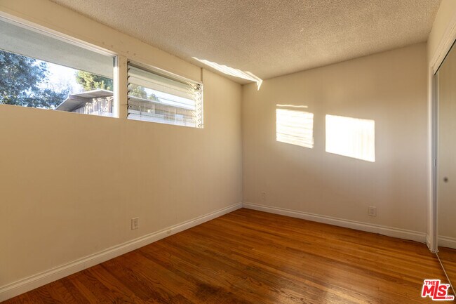 Building Photo - 11131 Rose Ave
