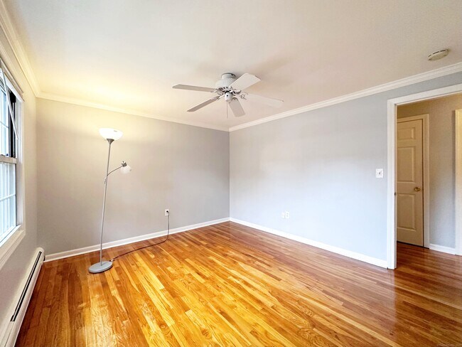 Building Photo - 245 Sunnyridge Ave