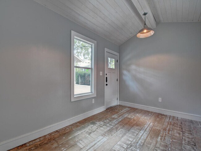 Building Photo - UT PRE-LEASE: Luxury 4 bedroom home in Wes...