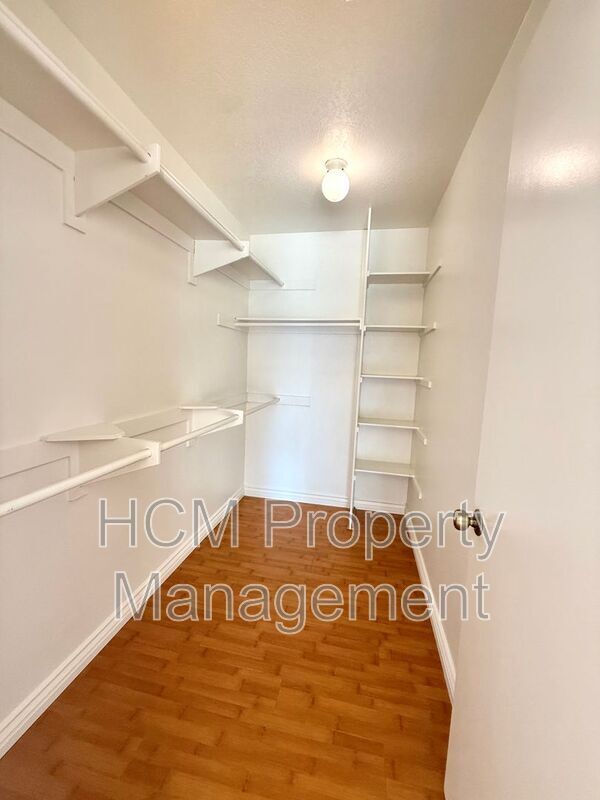 Building Photo - 329 Huntington