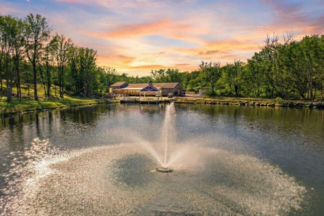 Building Photo - 443 Clove Rd