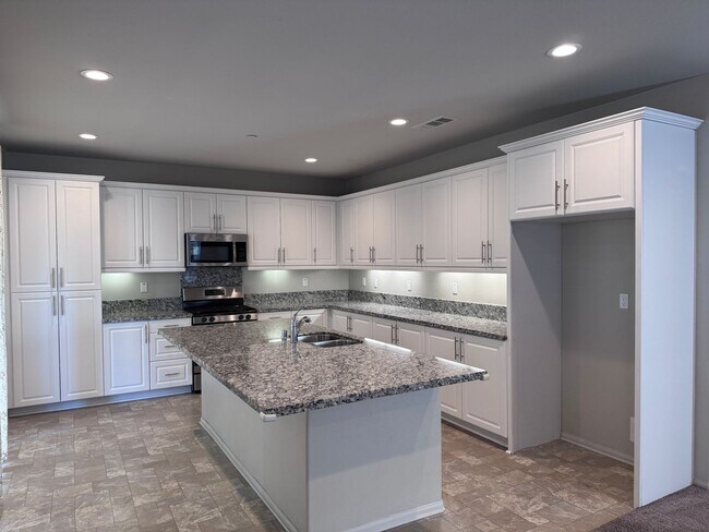 Building Photo - Large Newer Home - 4 Bedroom / 3 1/2 Bath