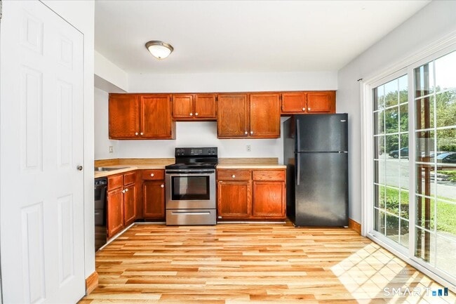 Building Photo - 171 Aspetuck Vlg