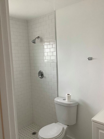 Master bath - 1818 Rodman St