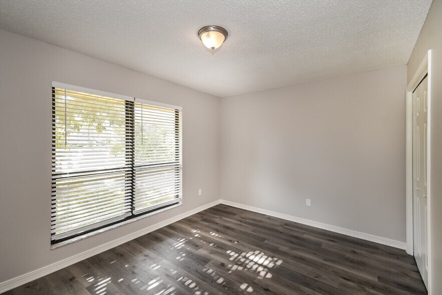 Building Photo - 8930 Irongate Dr