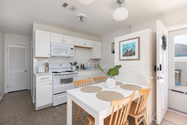 Building Photo - 217 Carol Pl