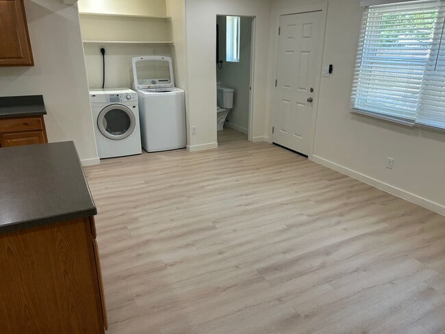Building Photo - Move in Special!!  $500 off your first month for a lease signed by August 15, 2026 !!!Single leve...