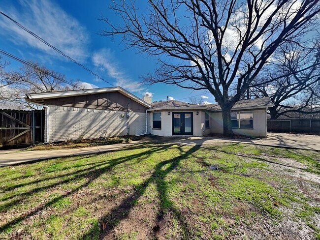 Building Photo - 1505 Wade Dr