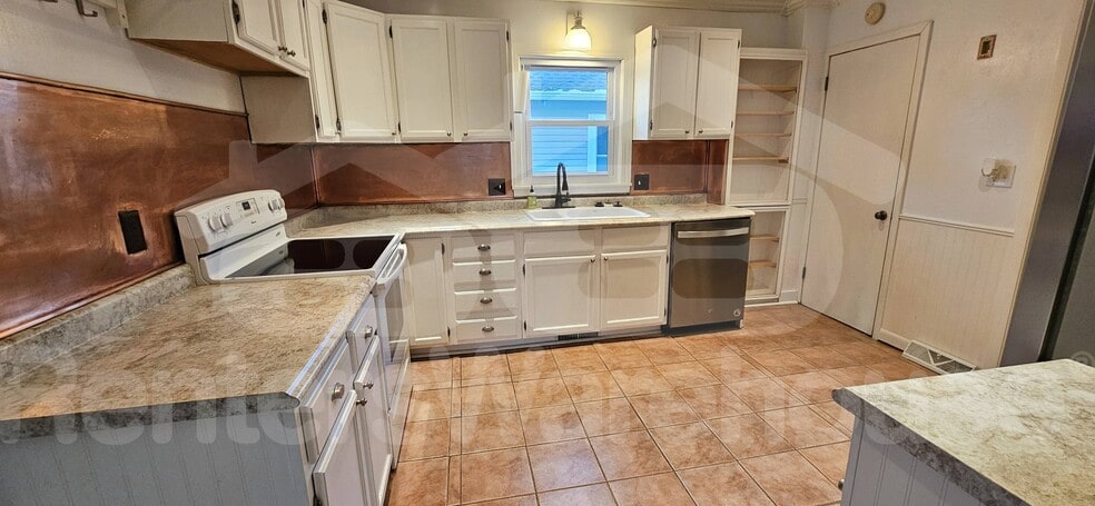 Building Photo - 1303 2nd St