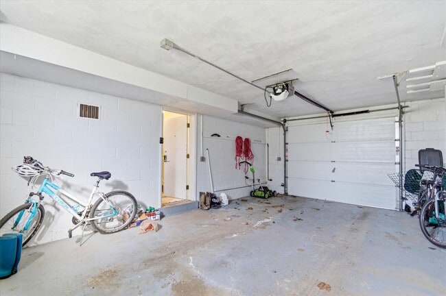 Building Photo - 2220 E Stadium Blvd