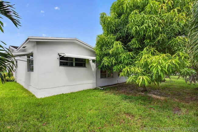 Building Photo - 1010 NW 72nd Terrace