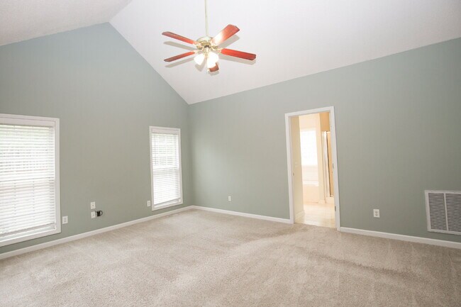 Building Photo - 380 Sullivan Dr