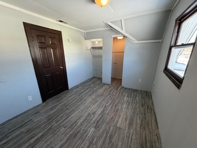 Building Photo - 4-2 Cronkhite-