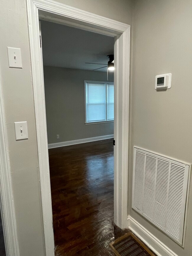 Building Photo - 909 Sandalwood Dr