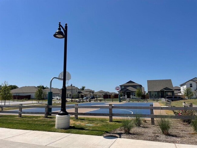Building Photo - 109 Fairmeadow Downs Dr