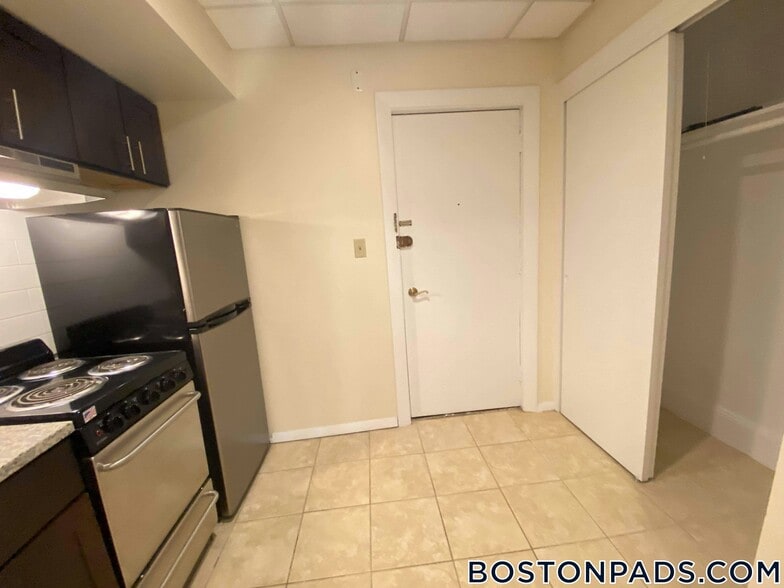 Building Photo - 62 Boylston St