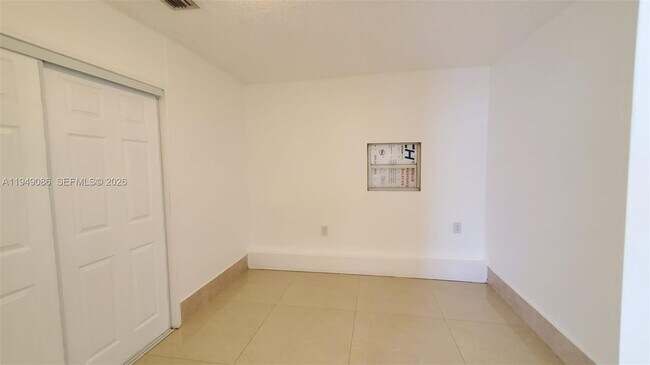 Building Photo - 2124 Scott St