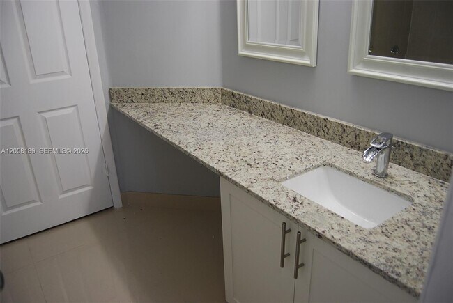Building Photo - 2803 N Oakland Forest Dr