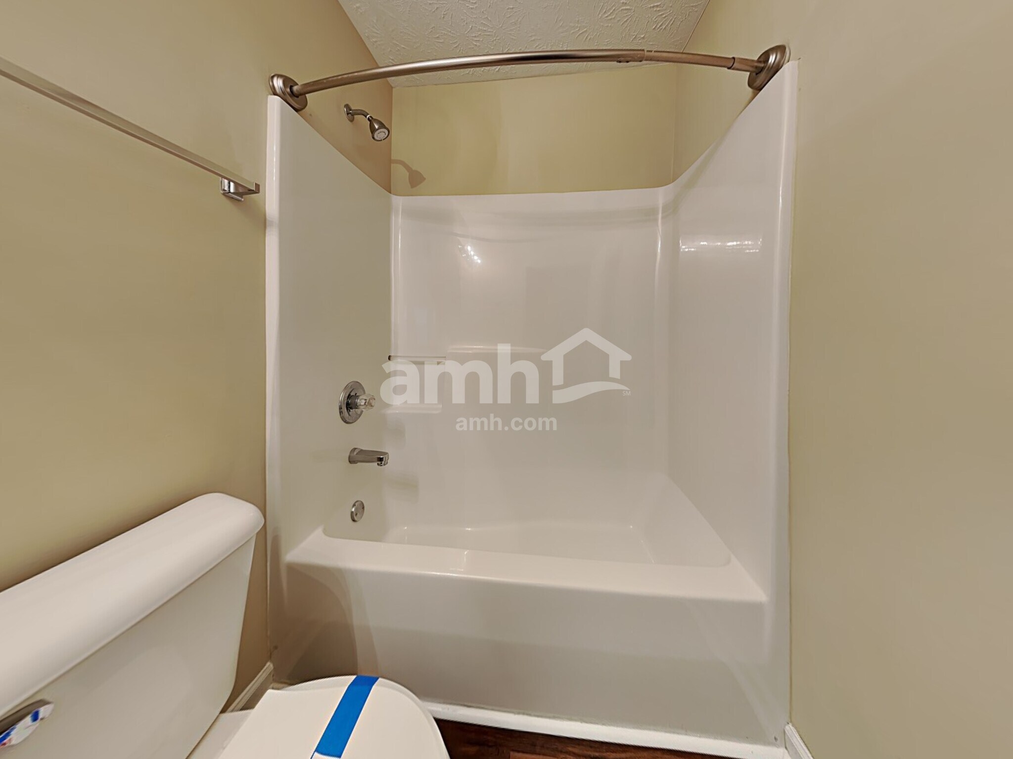 Building Photo - 881 Yellowwood Dr