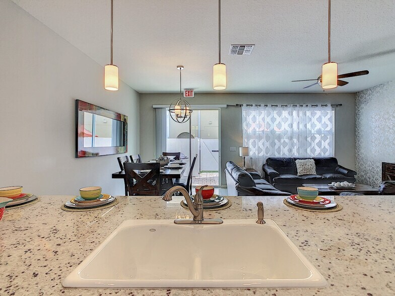 Building Photo - 5142 Adelaide Dr