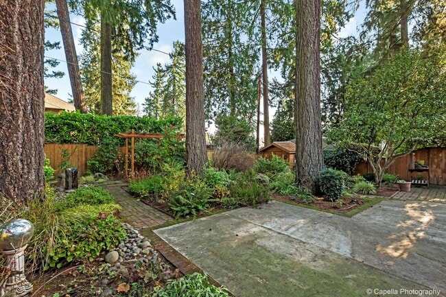Building Photo - Beautiful 3B/2B First Addition Area in Lake Oswego