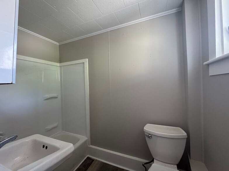 Interior Photo - 17 Sullivan St