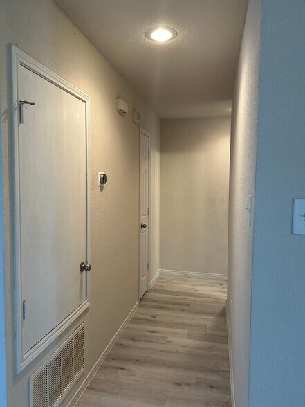 Building Photo - 9213 Centennial Dr