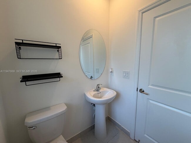 Building Photo - 909 NE 211th St