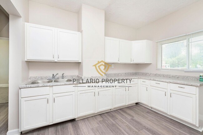 Building Photo - 3-Bedroom Home Near Tuxedo Park with 2-Car Garage, Available NOW!