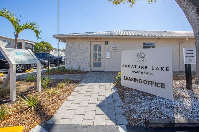 Building Photo - Armature Lake- 1/1-C