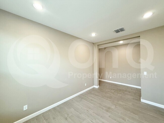 Building Photo - 8222 S 44th Gln