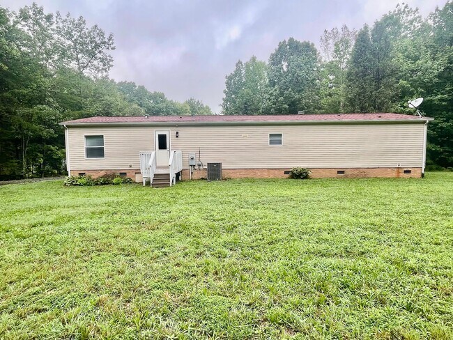 Building Photo - Discover this 4-bedroom, 2-bath home in Claremont, NC