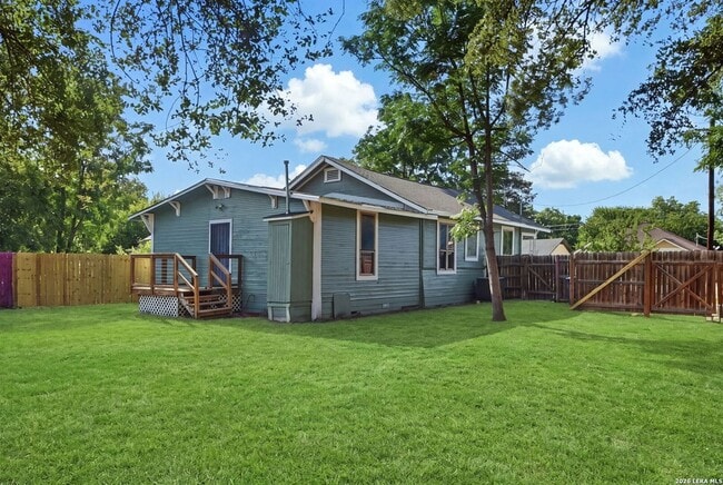 Building Photo - 262 E Southcross