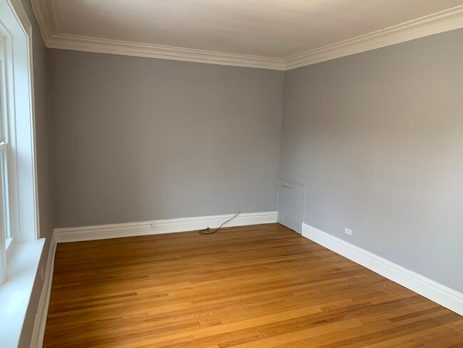 Building Photo - 3039 N Karlov Ave