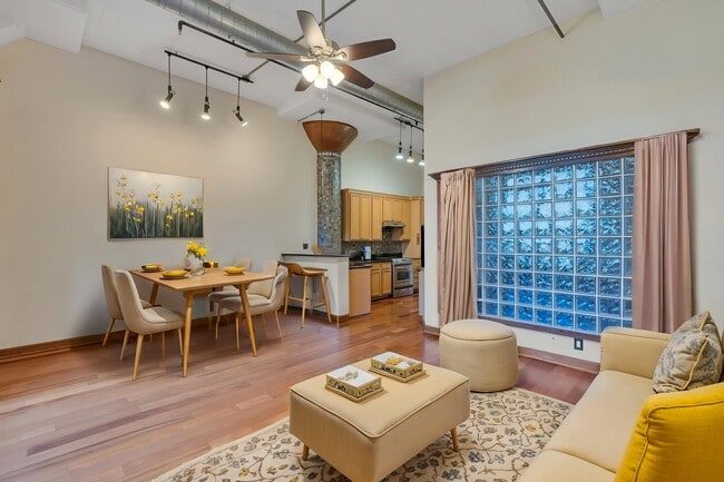 Building Photo - 689 Marin Blvd