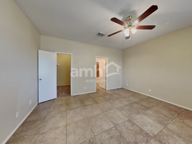 Building Photo - 2326 Loquat Ln