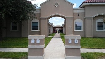 Building Photo - 1802 Bronze