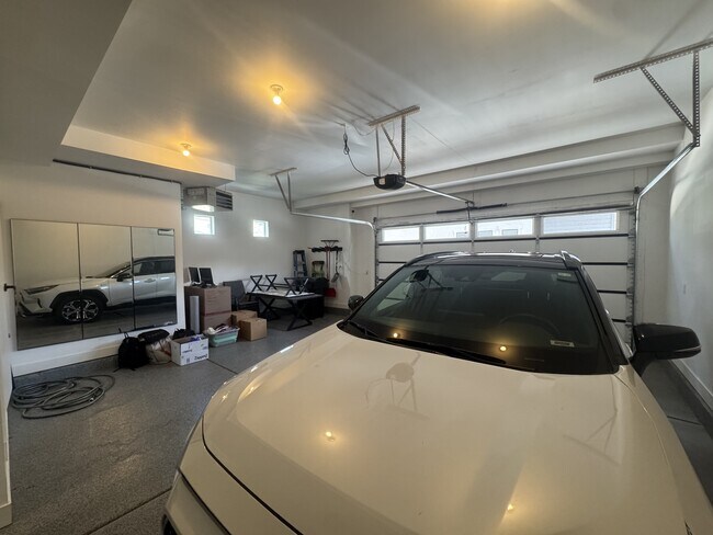 Building Photo - 1137 520 W