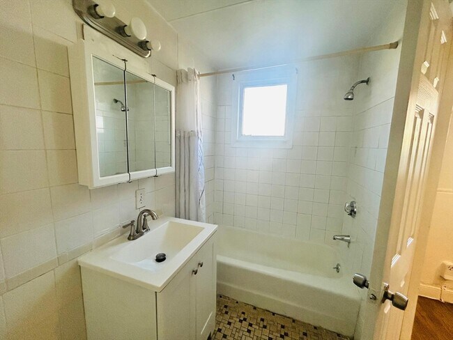 Building Photo - 160 Bryant St