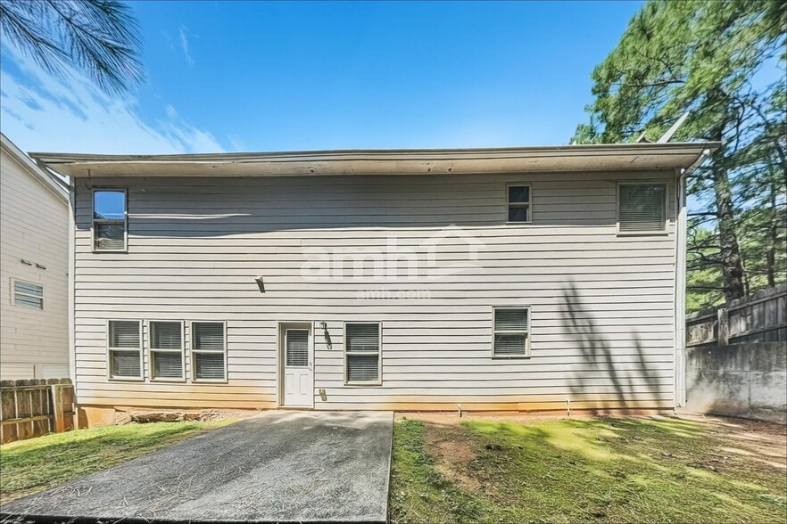 Building Photo - 2049 Greenfern Ct