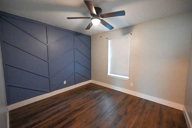 Building Photo - Cozy 3 Bedroom 2 Bath beautiful brick home...