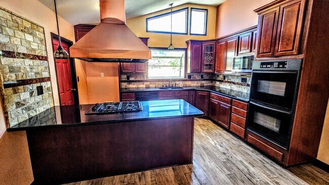 Building Photo - 1042 Lawanda Pl