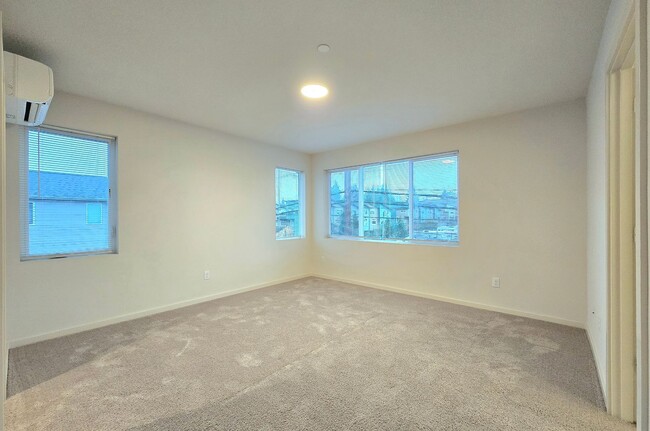 Building Photo - 4 Bedroom Home in Monroe Available Now!