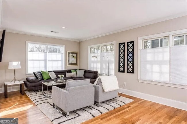 Building Photo - 311 Delmont Dr NE